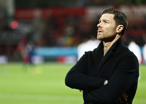  Xabi Alonso: Mistrzowskie Podróże od Pola do Salsy!